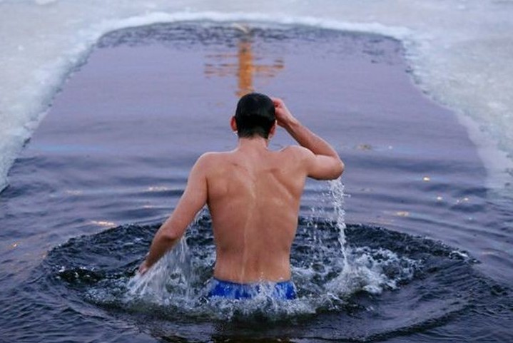 Поради волинських рятувальників: як купатися на Водохреща без загрози для здоров’я