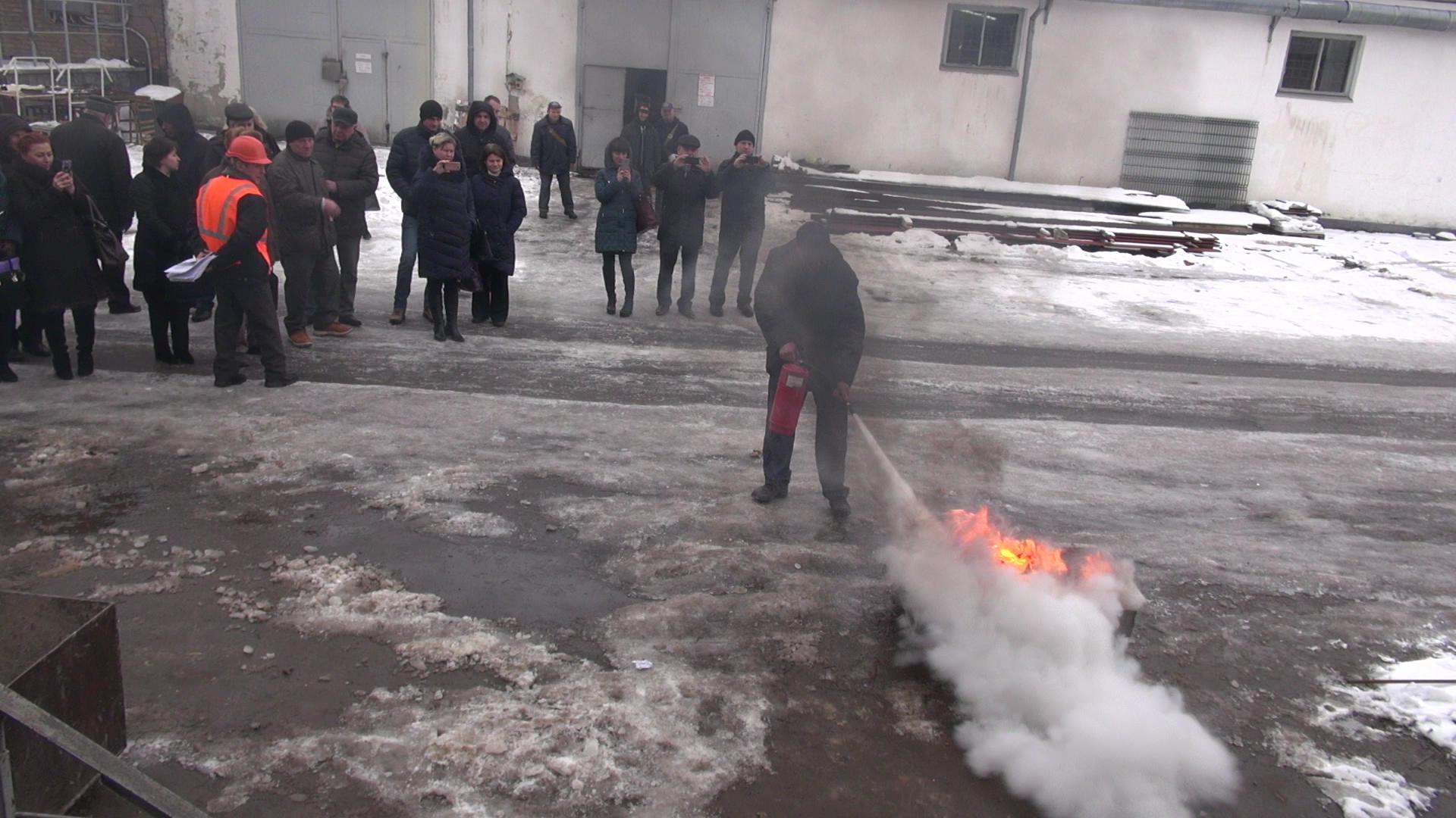 На базі ПАТ «Теремно-Хліб» у Луцьку «гасили» пожежу. ФОТО
