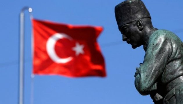 У Празі на вимогу Туреччини заарештували лідера сирійських курдів