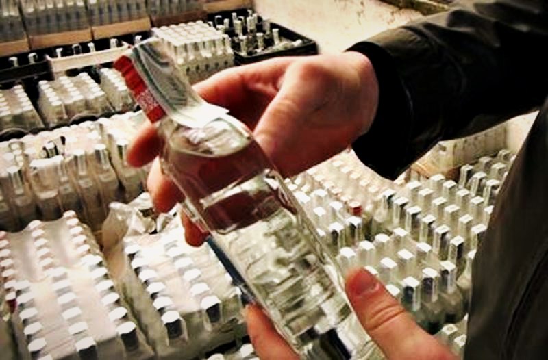 Палиця звинуватив фіскалів у кришуванні продажу контрафактної горілки