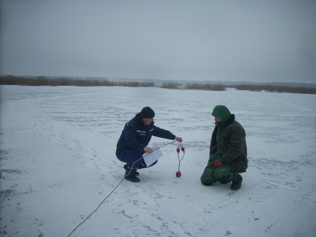 На Волині дітей та рибалок навчали правилам поведінки на замерзлих водоймах