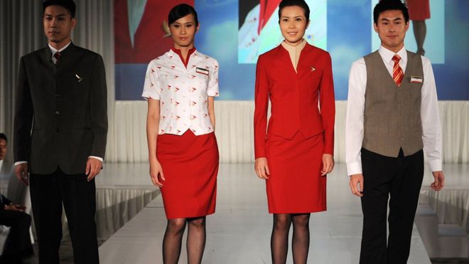 Стюардеси гонконзької авіакомпанії вибороли право носити штани
