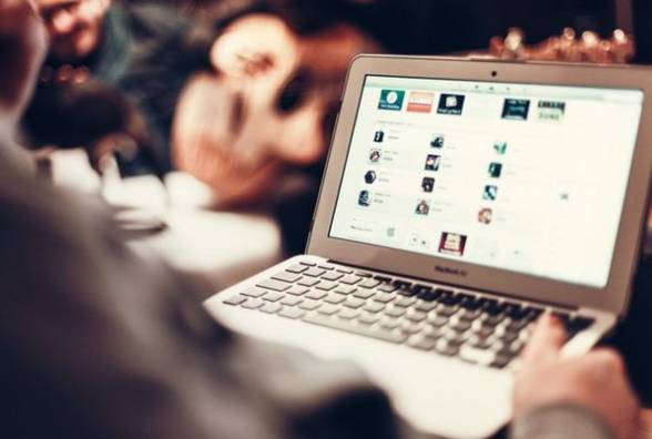 Шахраї зламали сторінку та викрали номер телефону волинянки, яка збирала кошти на лікування дочки