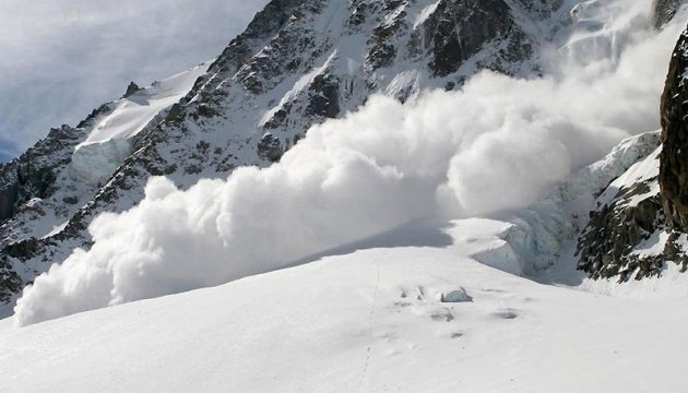 В Альпах лавина накрила групу лижників, є загиблий