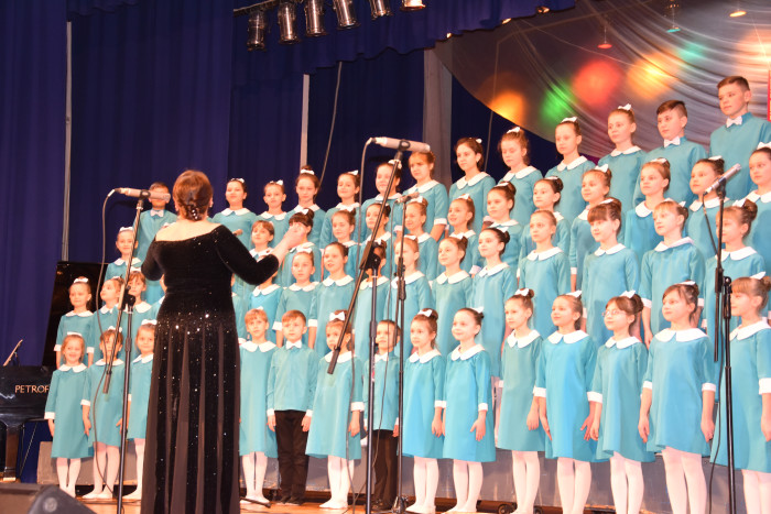 Вихованці музичної школи влаштували концерт для лучан. ФОТО