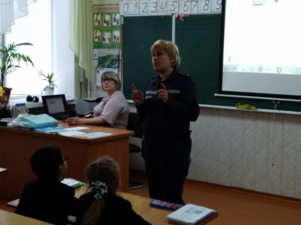 У Луцьку рятувальники навчали школярів, як діяти в екстрених ситуаціях. ФОТО