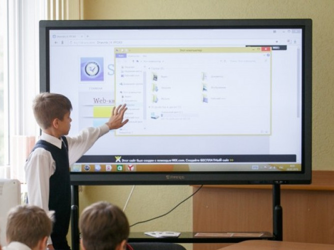 Депутати Луцькради відмовились давати гроші на мультиборди у школи