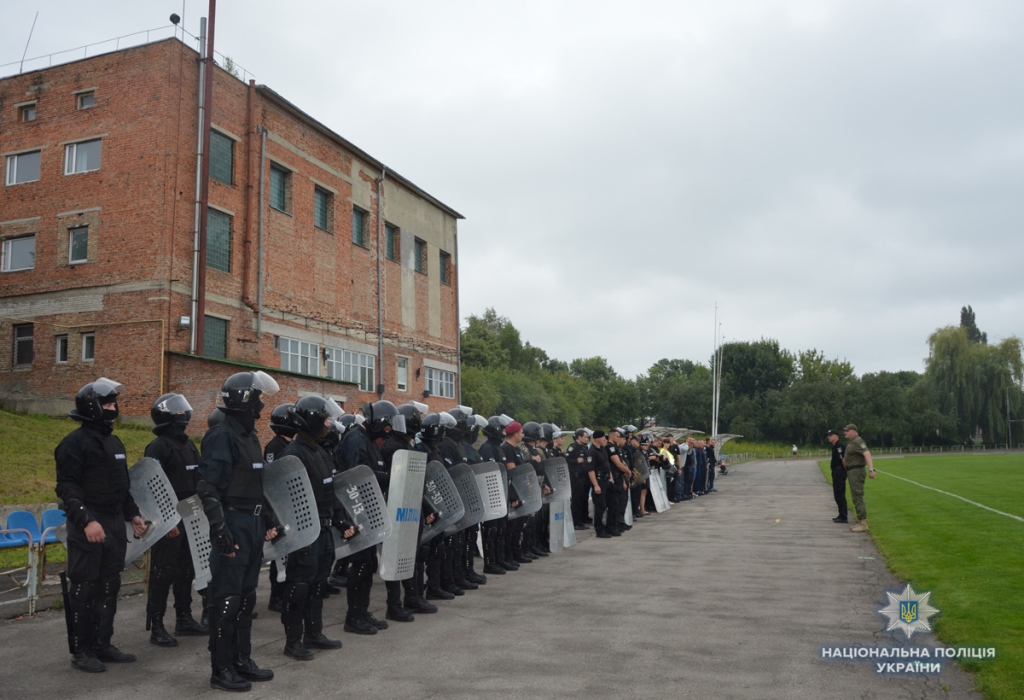 Волинські правоохоронці тренувались охороняти масові заходи. ФОТО