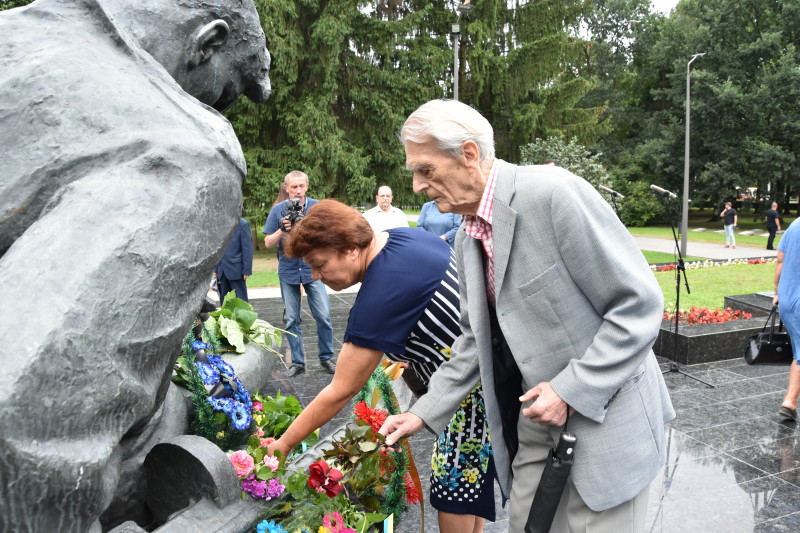 У Луцьку вшанували пам’ять жертв Другої світової війни. ФОТО