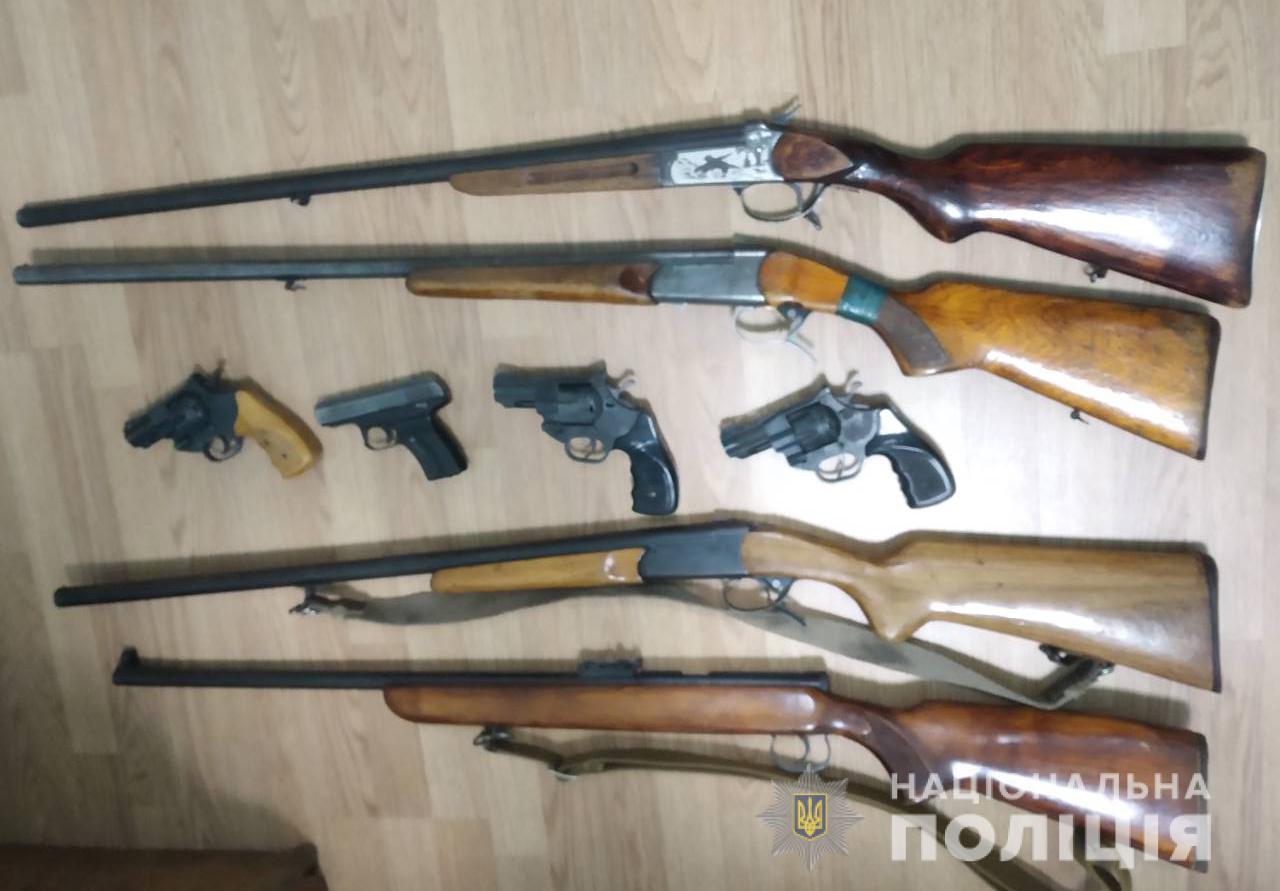 Волиняни добровільно здали до поліції понад 100 одиниць різноманітної зброї