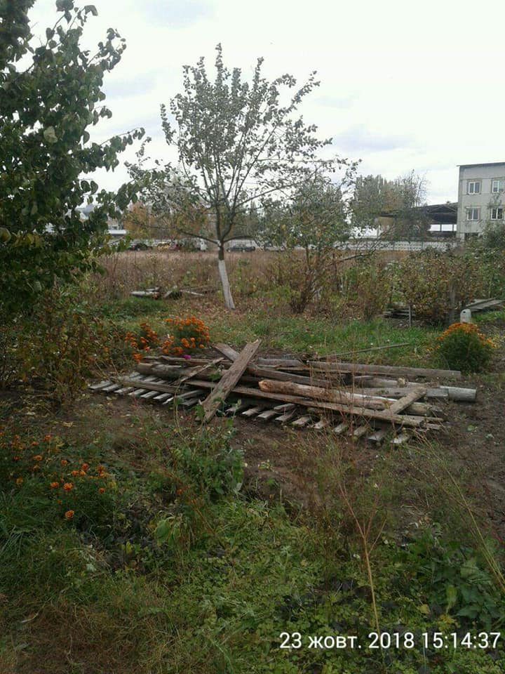 У Луцьку демонтували незаконні паркани. ФОТО