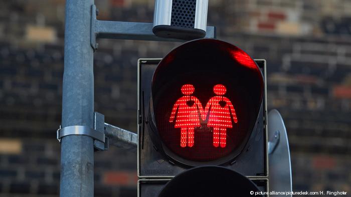 У Румунії почався референдум щодо одностатевих шлюбів