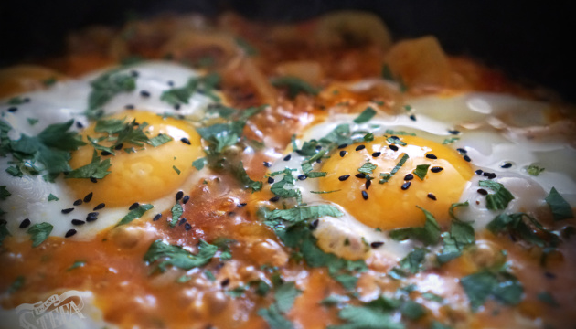 Без сала й ковбасок: пояснили, як правильно їсти яйця