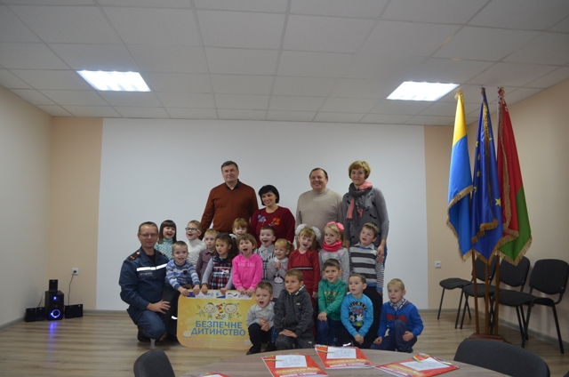 У Луцьку волонтери Добровільного пожежного товариства провели цікавий урок для малечі. ФОТО
