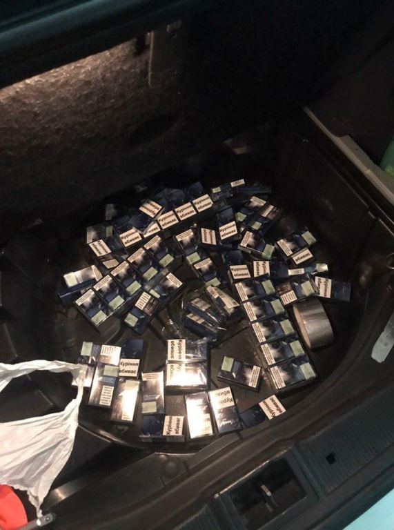 Через «Ягодин» українець намагався провезти більше 200 пачок цигарок. ФОТО