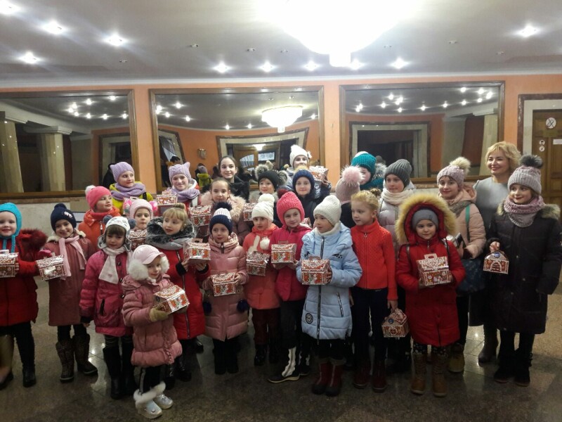 У Луцьку організували новорічне свято для дітей із сімей, що потребують особливої підтримки. ФОТО