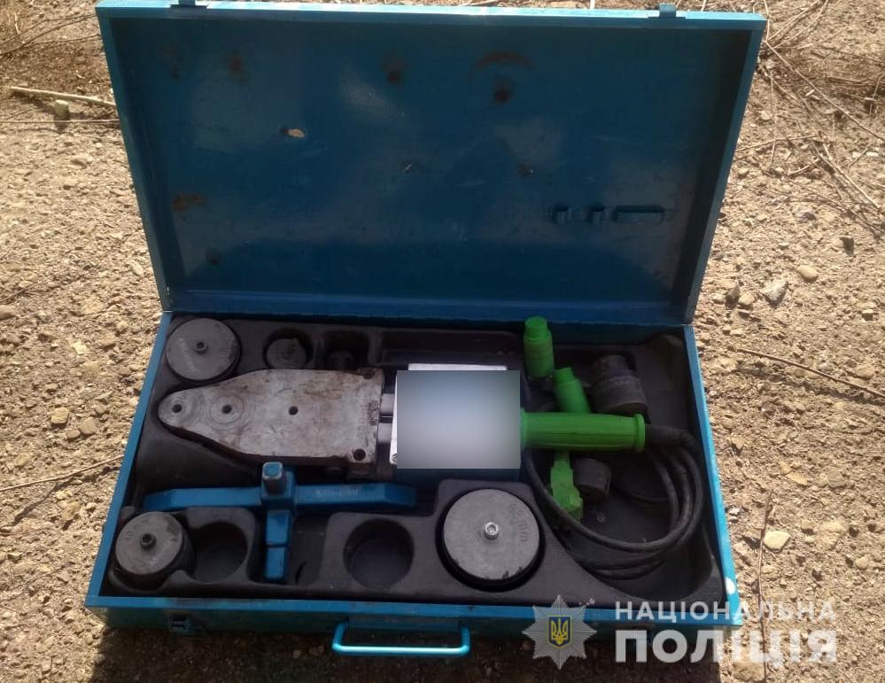 Зловмисник вночі викрав будівельні інструменти із авто волинянина. ФОТО