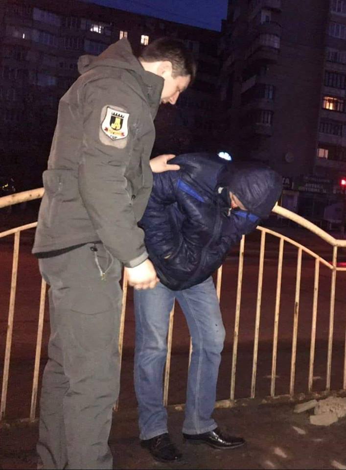 У Луцьку на проїжджій частині виявили чоловіка з розбитим обличчям