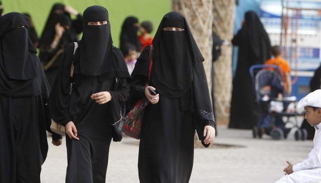 У Саудівській Аравії жінкам дозволили самостійно подорожувати