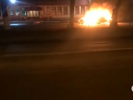 У Луцьку вночі згоріло авто. ВІДЕО