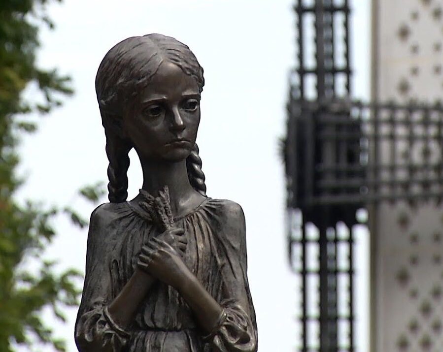 Сьогодні Україна згадує жертв Голодоморів