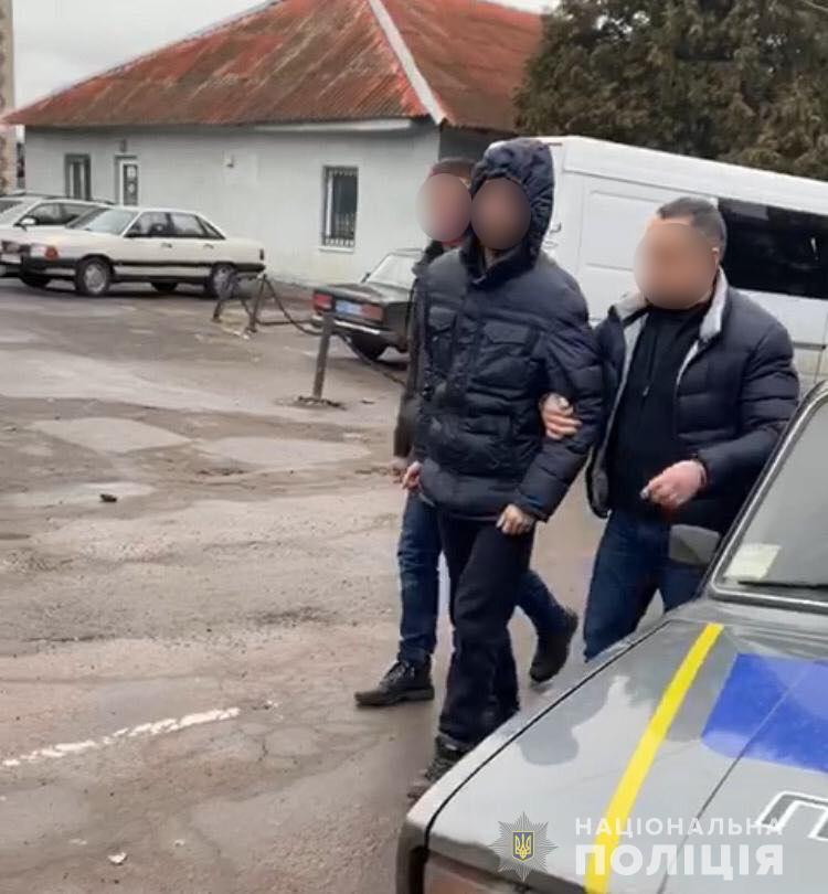 На Волині за скоєння розбійного нападу на перехожу поліцейські затримали 23-річного місцевого жителя