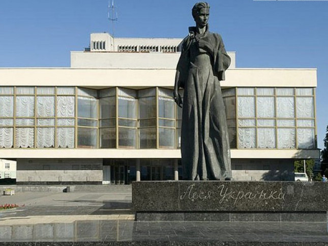 Пам’ятник Лесі Українці у Луцьку підсвітять за майже 200 тисяч