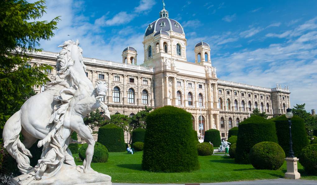 Австрія відкриє музеї з середини травня