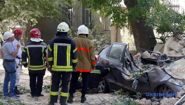 Обвал будинку в Одесі: рятувальники вивезли 13 машин будівельного сміття