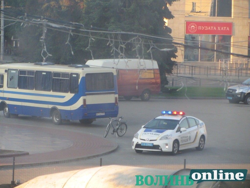 У поліції не можуть пояснити, як рейсовий автобус з заручниками опинився у центрі Луцька