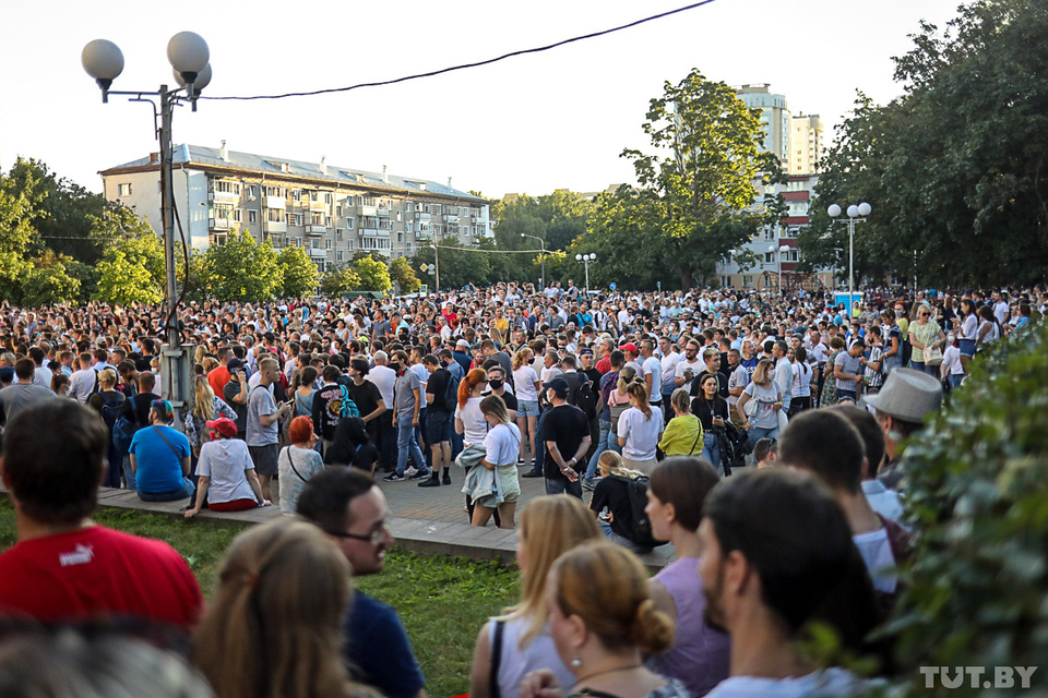 У Мінську тисячі людей зібралися на підтримку Тихановської