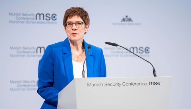 Міністр оборони Німеччини готова до обговорення санкцій проти «Nord Stream 2»