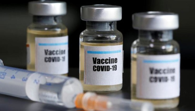 10 тисяч добровольців: у Британії COVID-вакцину почали тестувати на людях