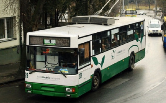 Хто безплатно їздитиме у тролейбусах та автобусах Луцька у 2021 році