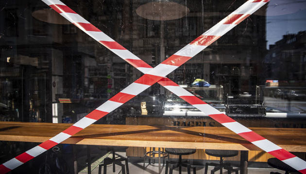 У Чехії влада скоротила час роботи ресторанів до восьмої вечора