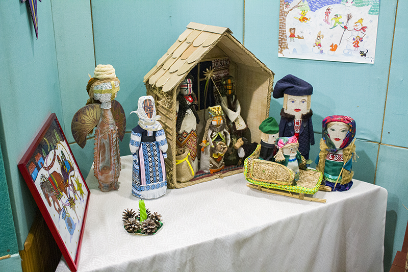 У Нововолинську відкрили виставку «Різдвяна феєрія»