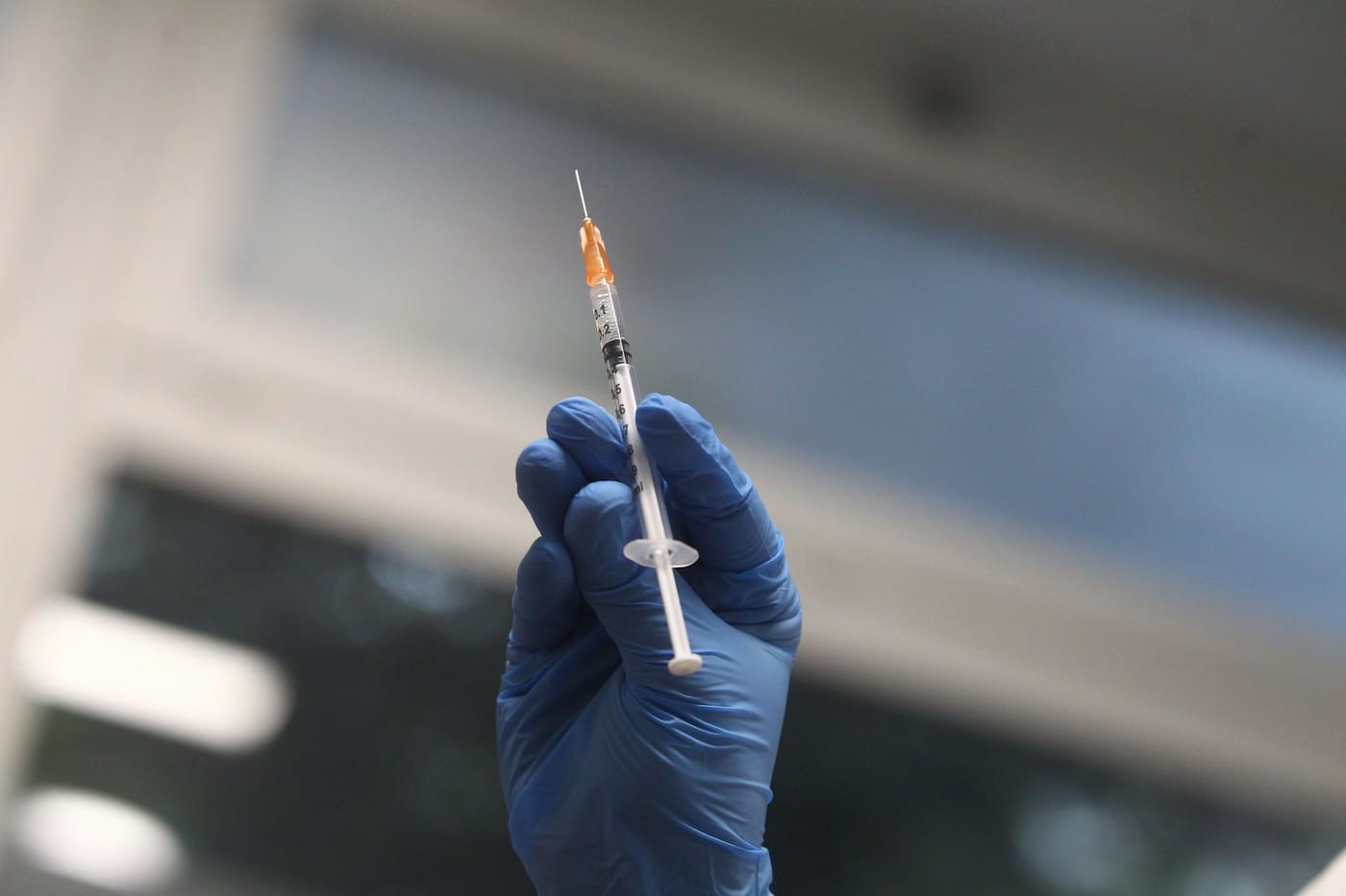 У Франції зареєстрували п’ять смертей невдовзі після вакцинації, обставини з’ясовують