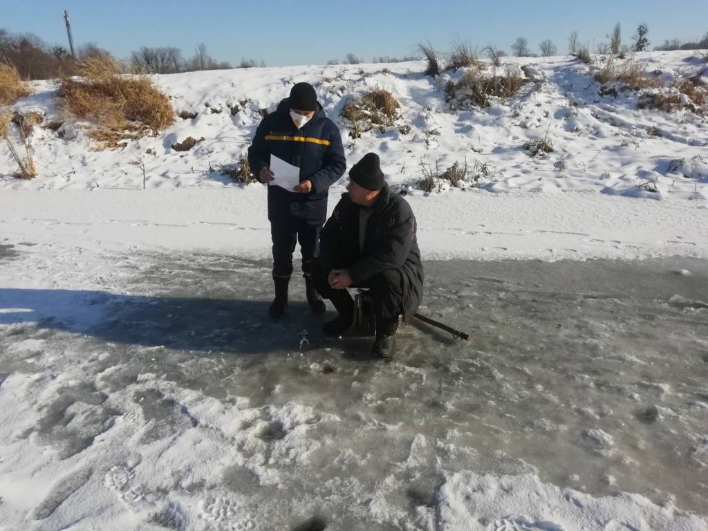 Рятувальники нагадують волинянам про правила безпечної поведінки на льоду