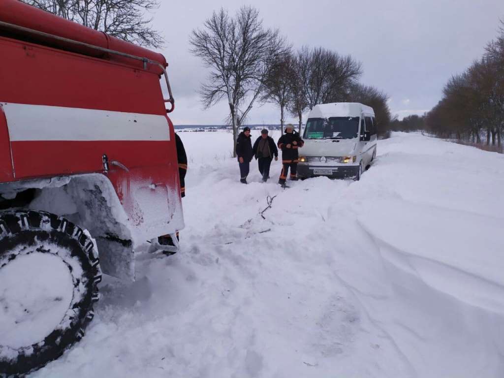 Минулої доби на Волині рятувальники вивільнили із заметів 14 автомобілів