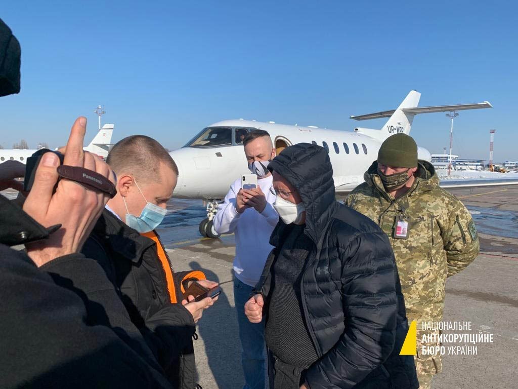 У «Борисполі» посадили літак з топ-фігурантом справи «ПриватБанку», підозру вже погодили