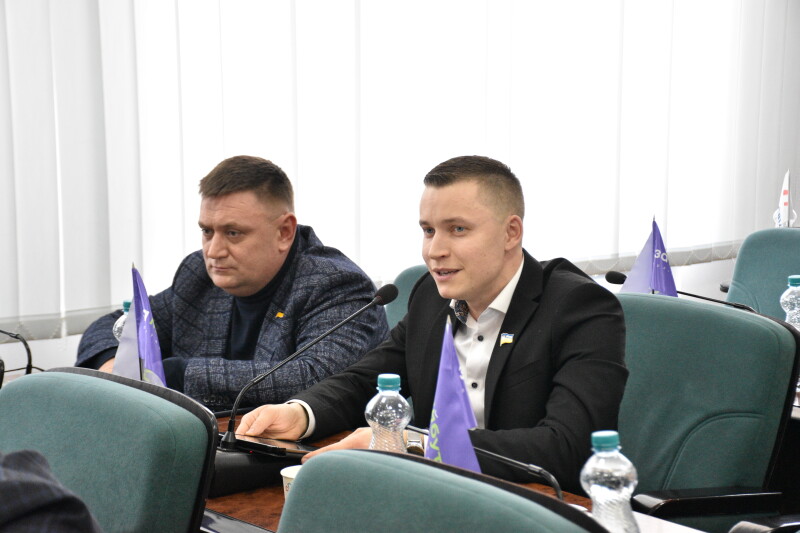 Депутати Луцькради виступили за вилучення з бібліотек книги «Принцеса+принцеса: довго і щасливо»