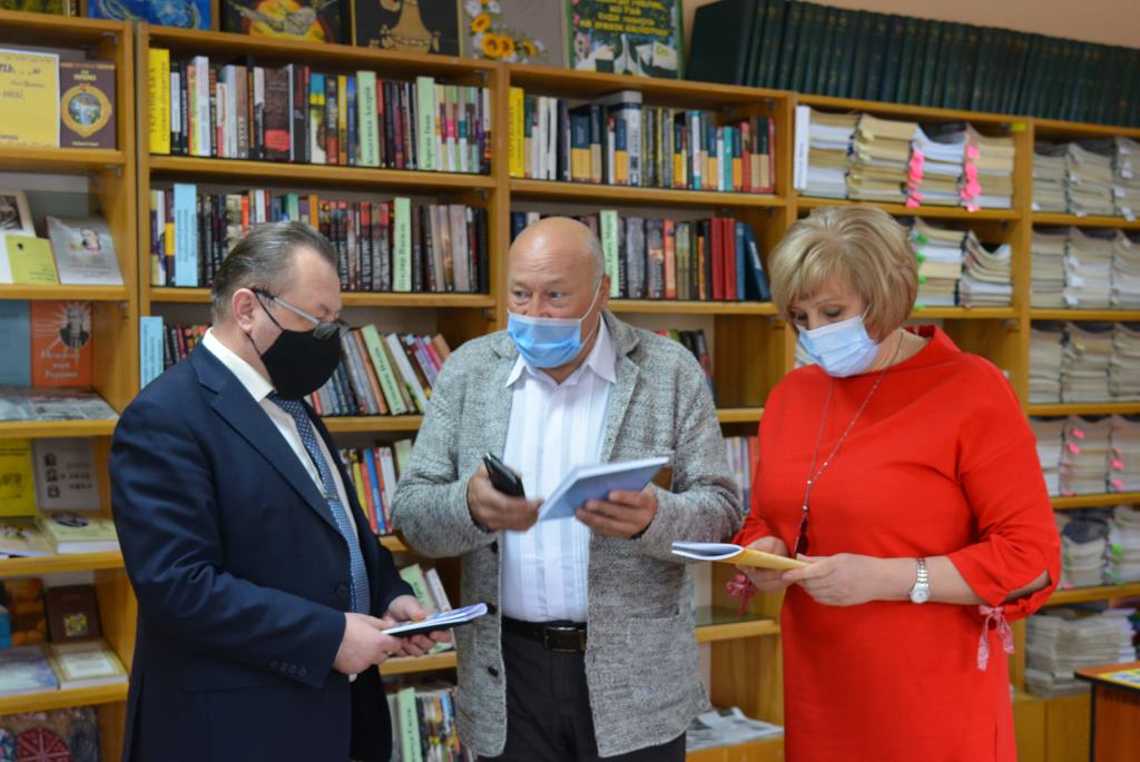 У Луцьку відкрили обласну виставку «Творчі сходинки педагогів Волині»