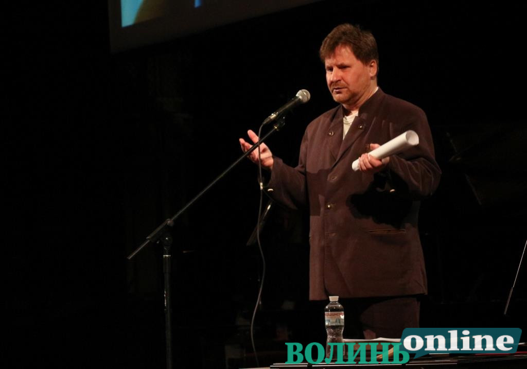 Жителів Нововолинська запрошують на зустріч із письменником Ігорем Павлюком