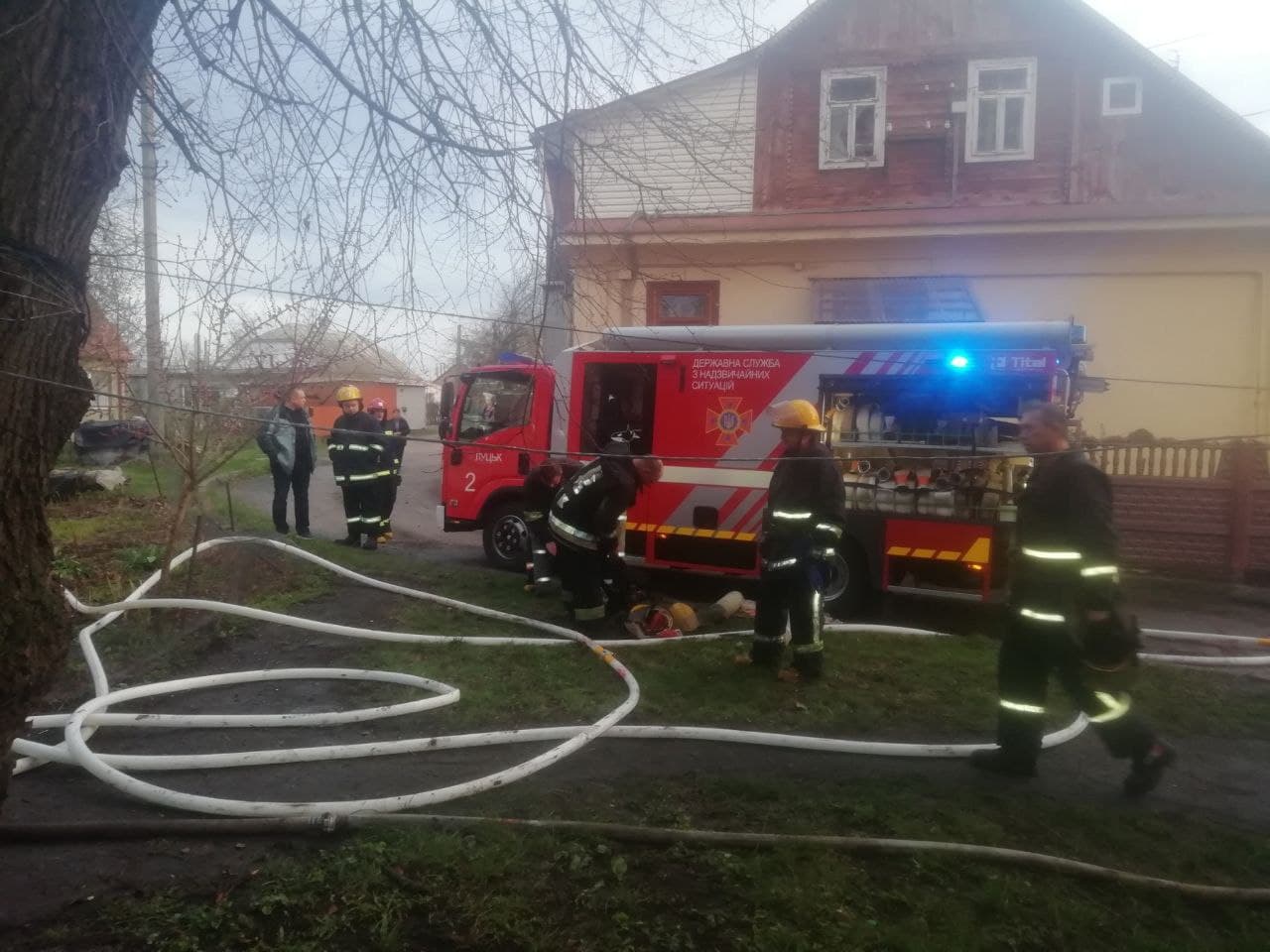 Троє загиблих: у Луцьку правоохоронці з’ясовують обставини пожежі у приватному секторі