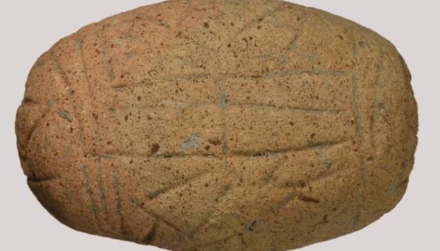 У Болгарії виявили глиняну табличку з протописьмом, якому сім тисяч років