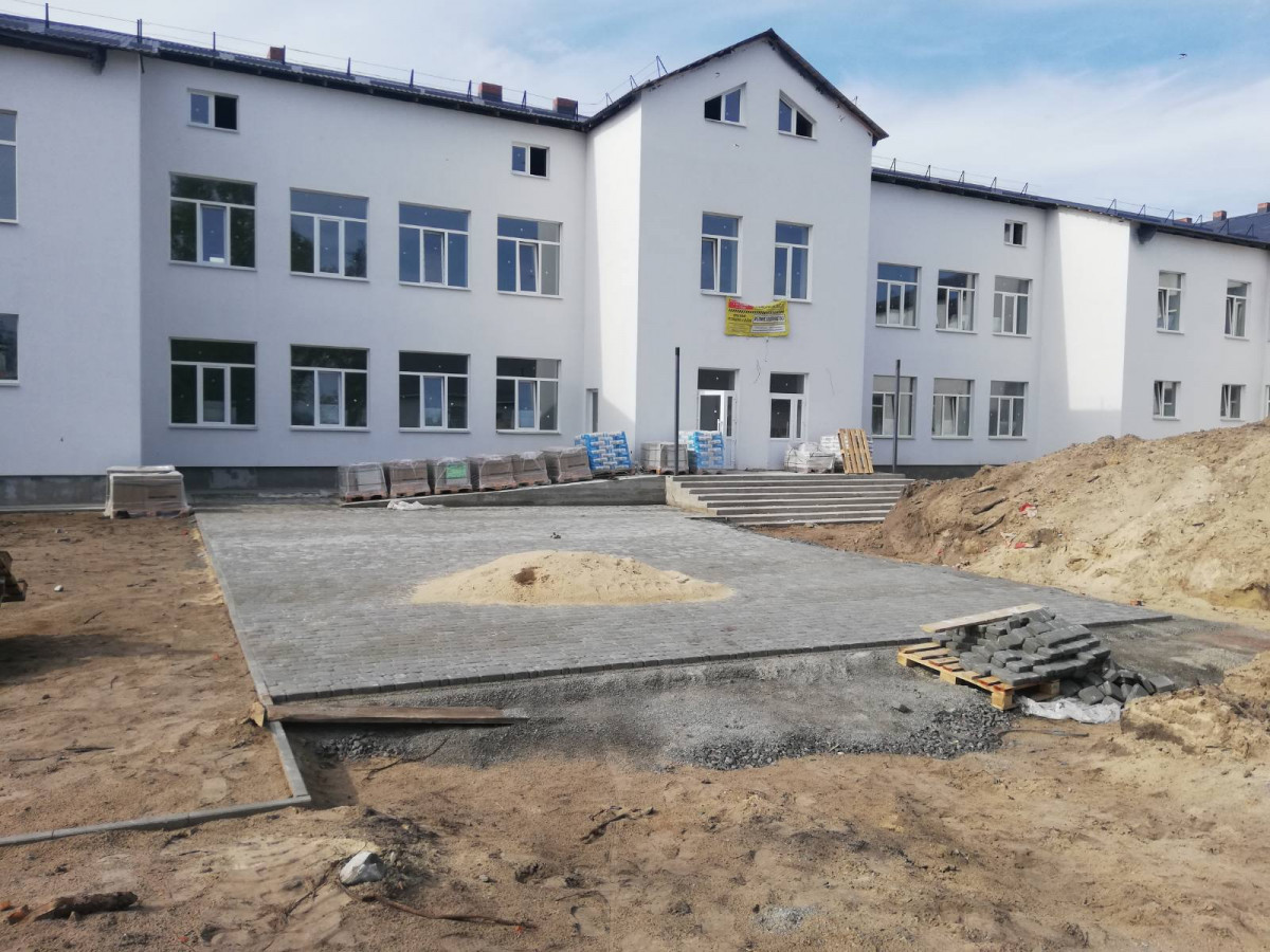 У селі на Волині активно триває будівництво школи