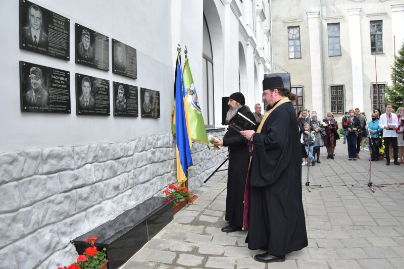 На будівлі Волинського фахового коледжу НУХТ встановили меморіальні дошки загиблим Героям
