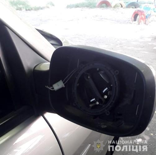 У Луцьку затримали серійних викрадачів автомобільних дзеркал