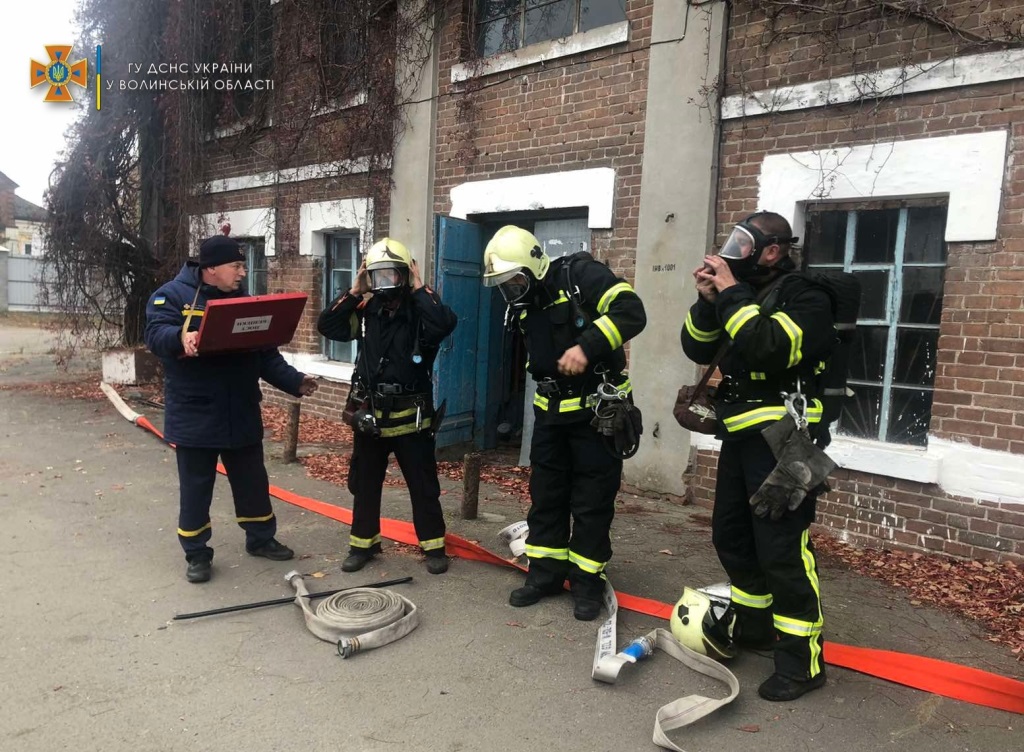 Пожежа на комбінаті хлібопродуктів: у Володимирі-Волинському навчалися рятувальники
