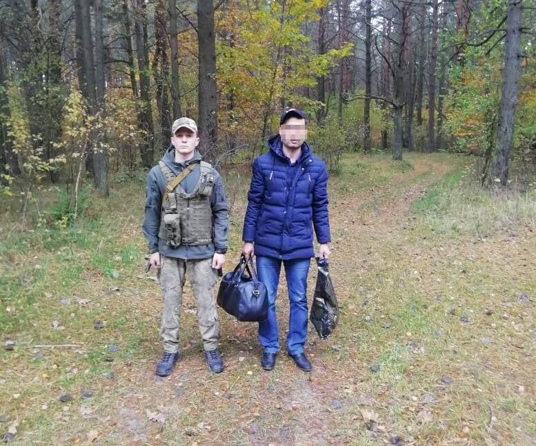 Волинські прикордонники затримали таджика, який намагався незаконно потрапити у Польщу